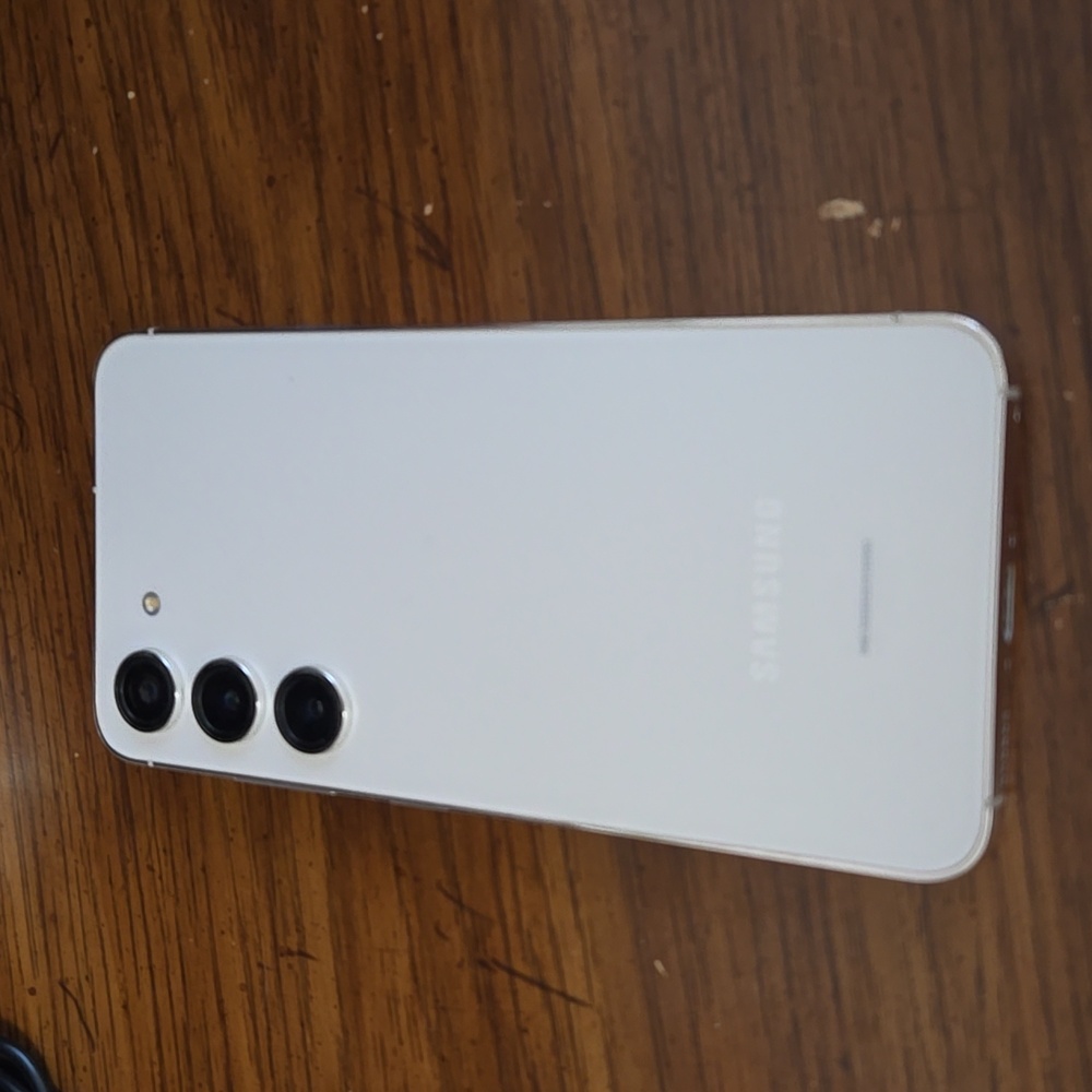 Samsung Galaxy S23 Phone